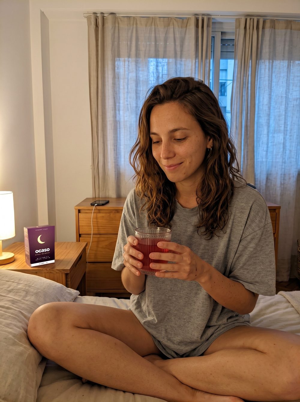 Vaso con la bebida rosa de Ocaso